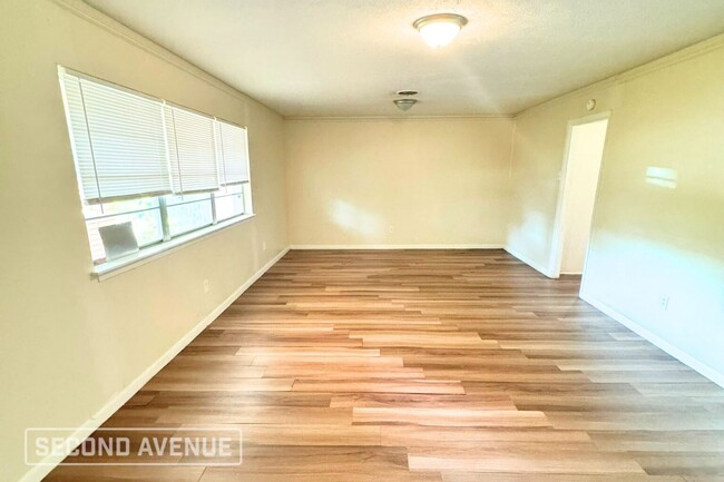 1000 Lindenwood Dr in Baytown, TX - Building Photo - Building Photo