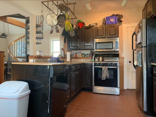 74 Saint Rose St, Unit 3 in Boston, MA - Building Photo - Building Photo