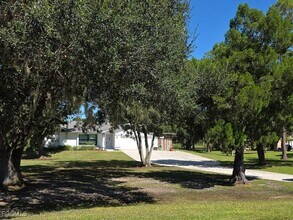 21151 Captain Nelson Ct in Alva, FL - Building Photo - Building Photo