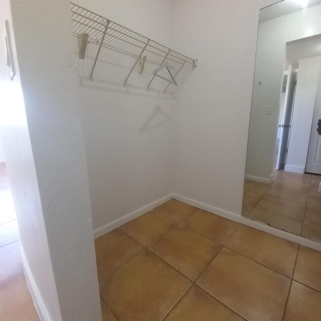 3610 NW 21st St in Lauderdale Lakes, FL - Building Photo - Building Photo