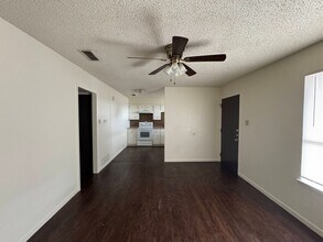 425 W Avenue C in Killeen, TX - Building Photo - Building Photo