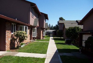 Briarwood East Apartments in Portland, OR - Foto de edificio - Building Photo