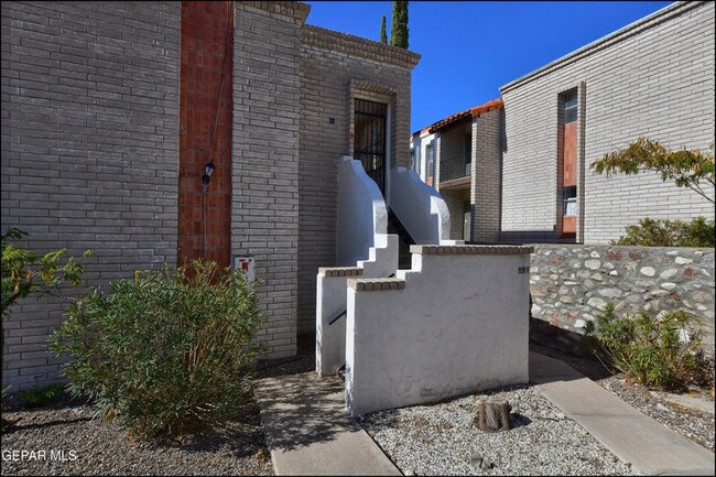 6201 Escondido Dr in El Paso, TX - Building Photo - Building Photo
