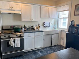 27 Willow Ave, Unit 1 in Somerville, MA - Building Photo