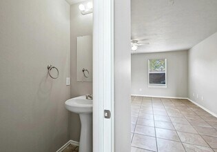 12015 Clifton Oaks Dr in Houston, TX - Building Photo - Building Photo