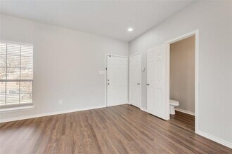 9406 Chimneywood Dr in Rowlett, TX - Building Photo - Building Photo