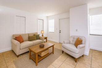 4081 N Dixie Hwy in Oakland Park, FL - Building Photo - Building Photo