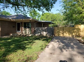 1230 N Edwards in Wichita, KS - Building Photo