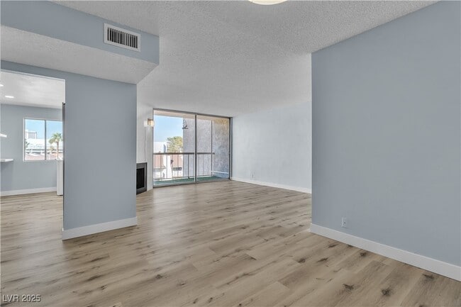 property at 725 N Royal Crest Cir