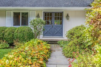 261 Linden Tree Rd in Wilton, CT - Building Photo - Building Photo