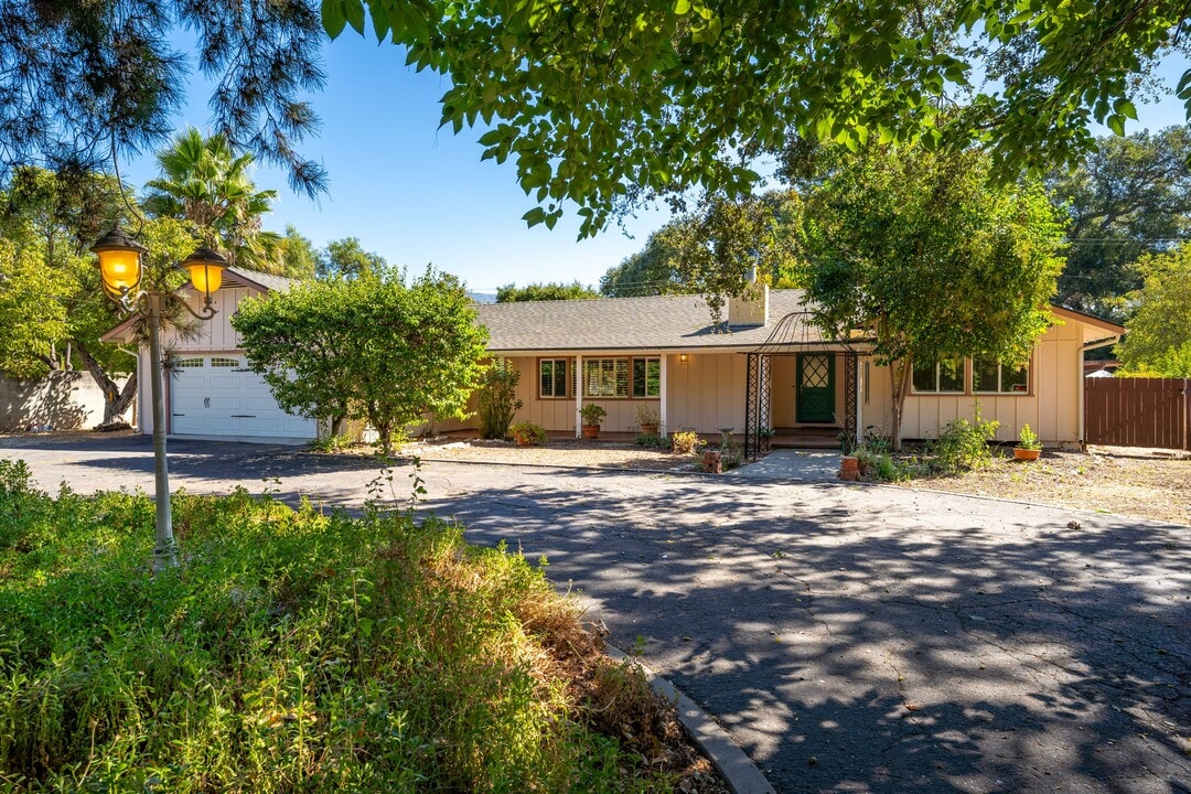 190 Fairway Ln in Ojai, CA - Building Photo