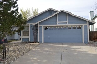 6052 Walnut Creek Rd in Reno, NV - Building Photo