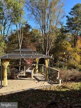 9830 Meadow Valley Dr in Vienna, VA - Building Photo - Building Photo