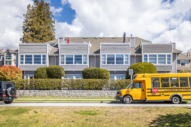 700 St. Georges Av in North Vancouver, BC - Building Photo - Building Photo