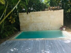 1312 Petronia St in Key West, FL - Building Photo