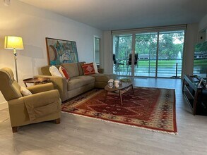 3611 Oaks Clubhouse Dr, Unit 203 in Pompano Beach, FL - Foto de edificio - Building Photo