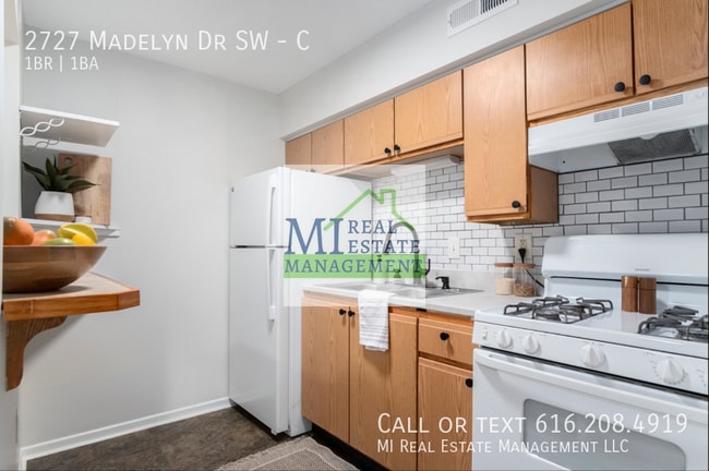 2727 Madelyn Dr SW in Wyoming, MI - Building Photo - Building Photo