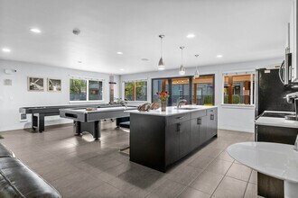 Aero Apartments in Tacoma, WA - Foto de edificio - Building Photo