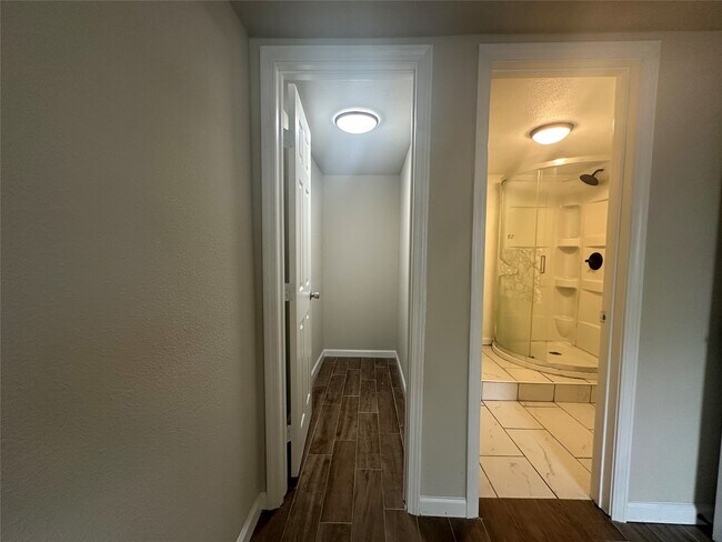 property at 605 E Hunnicutt St
