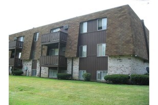 1446 W River Rd N in Elyria, OH - Building Photo
