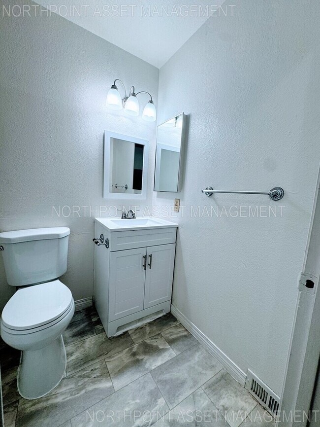 4727 Hayford Way in Sacramento, CA - Foto de edificio - Building Photo