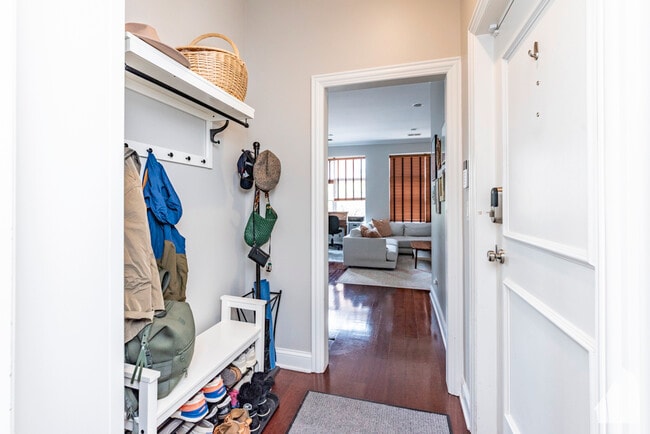 1815 N Milwaukee Ave in Chicago, IL - Building Photo - Building Photo