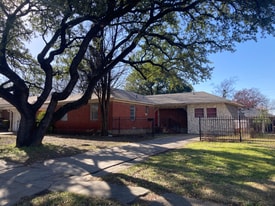 2349 Las Cruces Ln in Dallas, TX - Building Photo