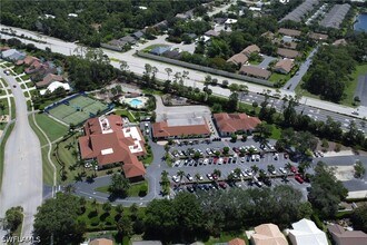 4556 Andover Way in Naples, FL - Foto de edificio - Building Photo