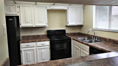 1836 N Crystal Lake Dr in Lakeland, FL - Building Photo - Building Photo