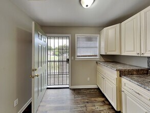 7745 Madrid Ave in Birmingham, AL - Foto de edificio - Building Photo