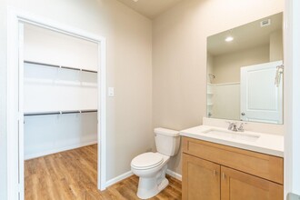 125 Park Place Cir in Waller, TX - Foto de edificio - Building Photo