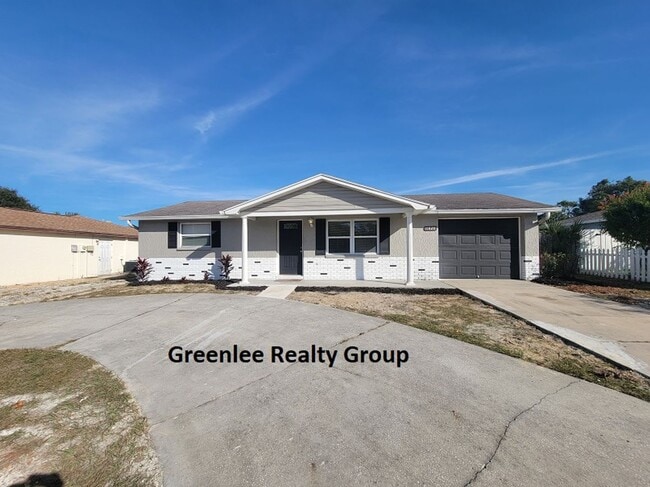 11620 Meadow Dr in Port Richey, FL - Building Photo - Building Photo