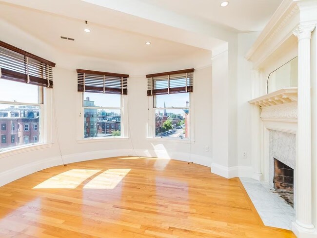 537 Massachusetts Ave, Unit F3 in Boston, MA - Building Photo - Building Photo