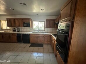 7655 W Ave A2 in Lancaster, CA - Building Photo - Building Photo