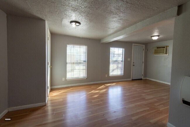 2202 Monroe St in Wichita Falls, TX - Building Photo - Building Photo