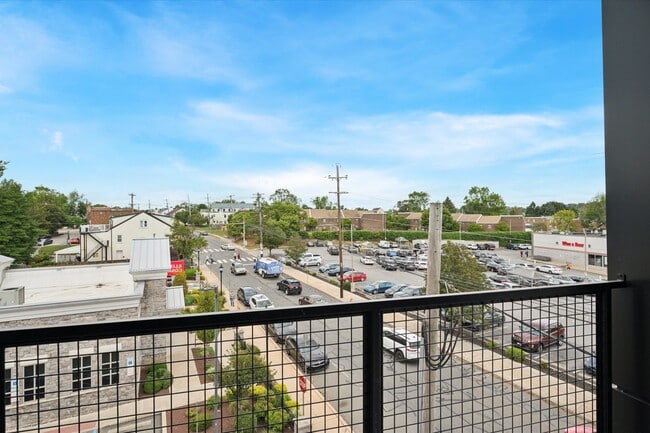 6910 Ridge Ave in Philadelphia, PA - Building Photo - Building Photo