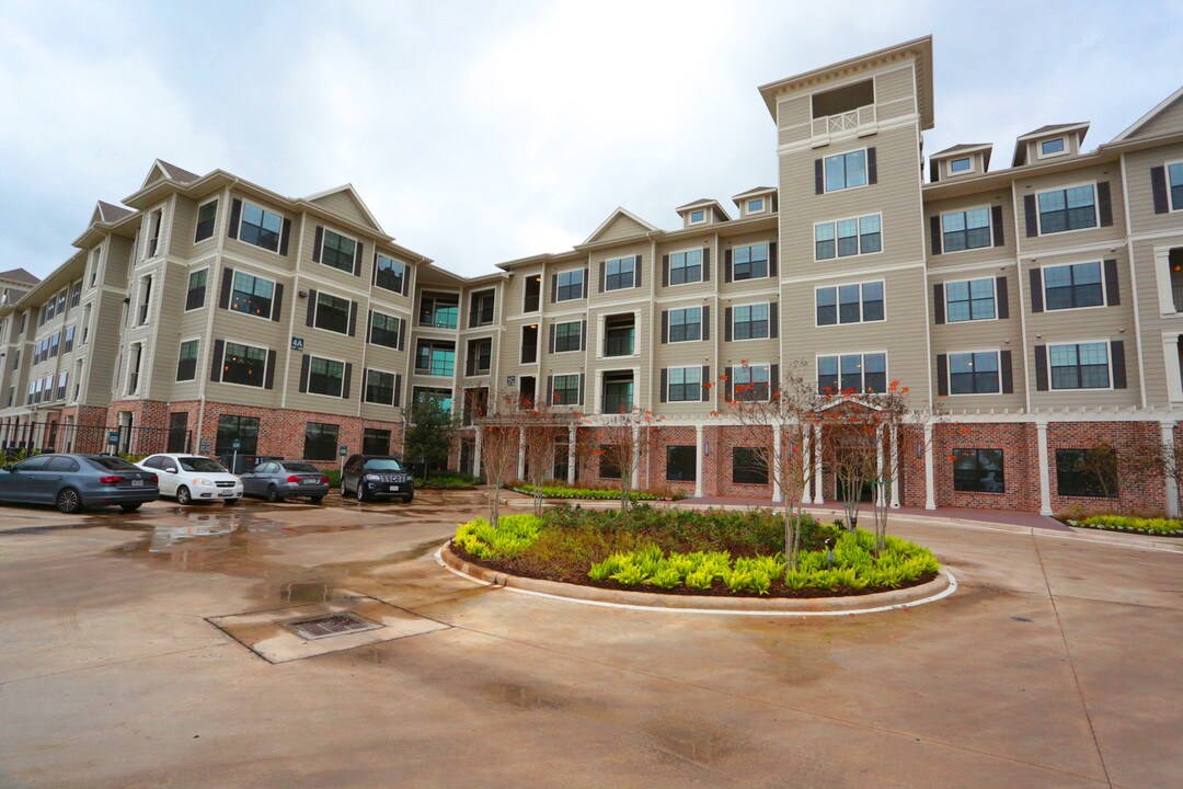 Nantucket at Fannin Station in Houston, TX - Building Photo