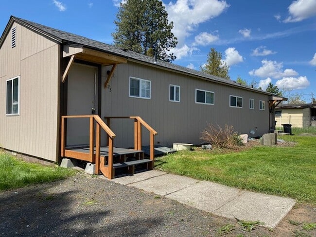 property at 323-325 S Prentis St