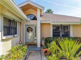 1342 Park Lake Dr in Naples, FL - Building Photo