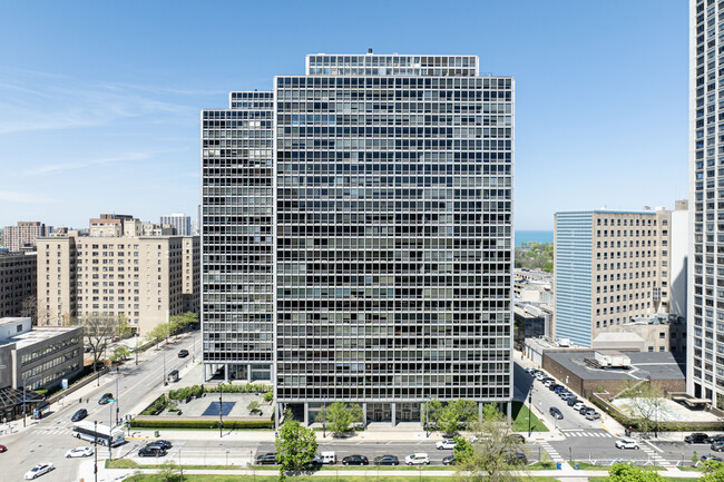 Commonwealth Plaza Condominium in Chicago, IL - Building Photo - Building Photo