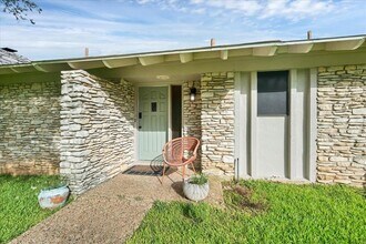8800 Willowick Dr in Austin, TX - Building Photo - Building Photo