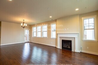 28575 SW Coffee Lake Dr in Wilsonville, OR - Building Photo - Building Photo