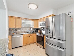 5542 19th Ave N in St. Petersburg, FL - Foto de edificio - Building Photo