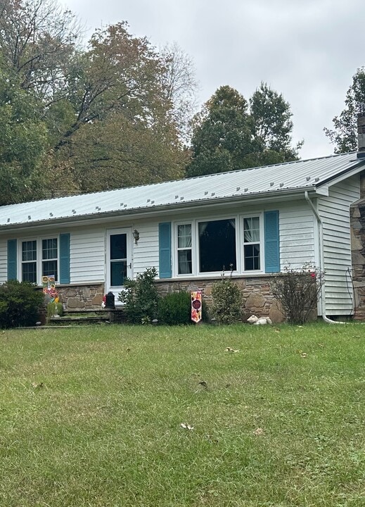 2838 Plank Rd in Dillwyn, VA - Building Photo