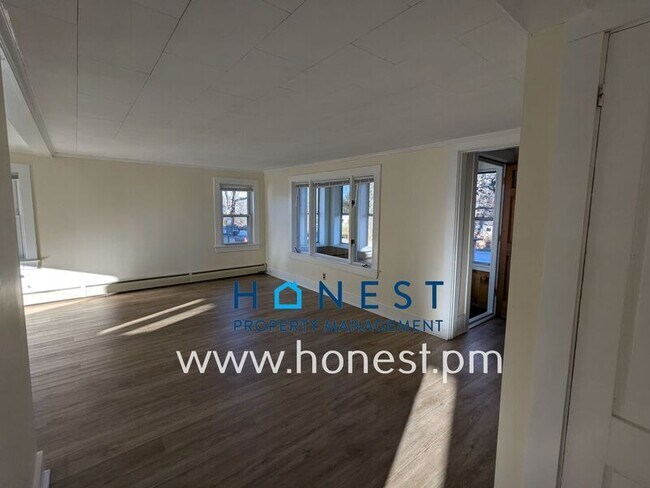 197 Winthrop Center Rd in Winthrop, ME - Foto de edificio - Building Photo