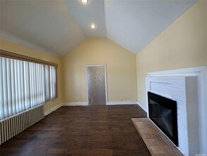 193 Woodbine Ave in Northport, NY - Building Photo - Building Photo