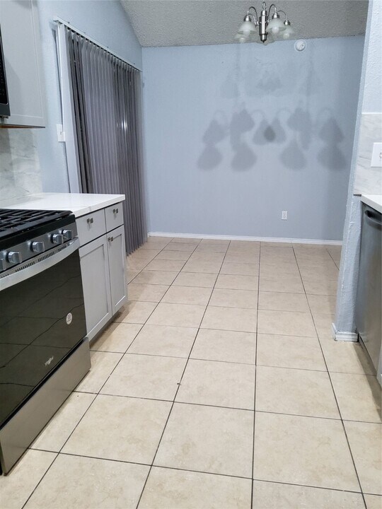 10151 Inwood Hollow Ln in Houston, TX - Building Photo