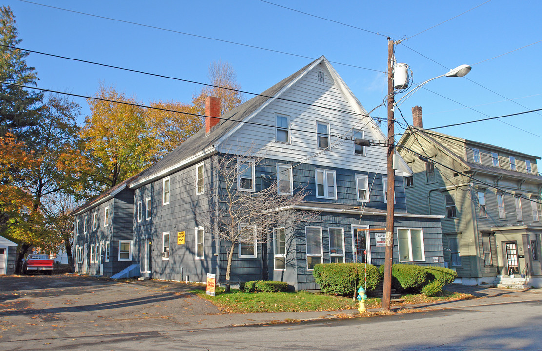 34 Grove St in Augusta, ME - Foto de edificio