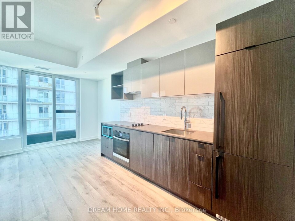 252-3252 Church St in Toronto, ON - Building Photo