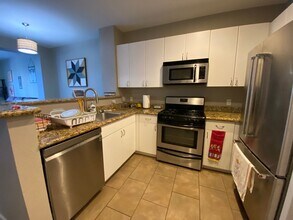 1801 E Katella Ave in Anaheim, CA - Building Photo - Building Photo